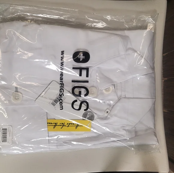 FIGS Lab Coat - Picture 15 of 15